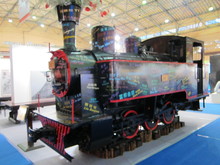 寫滿參展藝術家姓名的骨董火車頭是新藝博會最成功的行銷