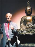 臺北故宮於2004年10月舉辦之《法象威儀—彭楷棟先生捐贈文物特展》，展場一隅。