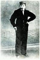圖5/推崇激進的無政府主義的秋瑾（1875-1907）。1905年，攝於東京，身著男裝，煥發男子氣概。