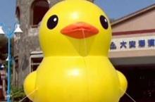 台中大安海濱樂園的「噴水」版黃色小鴨(引用網路)