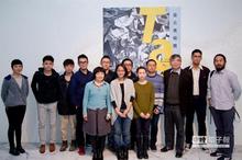 「2013台北美術獎」19日公布得獎名單，選出12組（位）平均年齡29歲的藝術家，黃博志（右二）為首獎得主。（北美館提供）