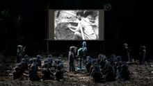 紅色高棉時期規定在固定時間要看所謂的「革命電影」  http://cheercut.pixnet.net/blog/post/40555831-%E3%80%90%E9%81%BA%E5%A4%B1%