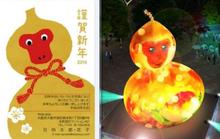 不少網友昨在臉書、PTT指，福祿猴（右）的外觀，和日本一款賀年卡（左）相似度極高，有侵權嫌疑。（本報合成照）