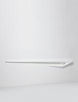 （圖7）倫敦富藝斯2014年春拍的〈'SERIF 4’ WALL SHELF FROM THE ‘SEAMLESS’ COLLECTION〉，以英鎊16,250元落槌，是札哈‧哈蒂《無縫系列》在藝術市